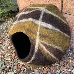 Modern Pet Furniture Brown Natural Wool Cat Bed Felted Cocoon Handmade Cave